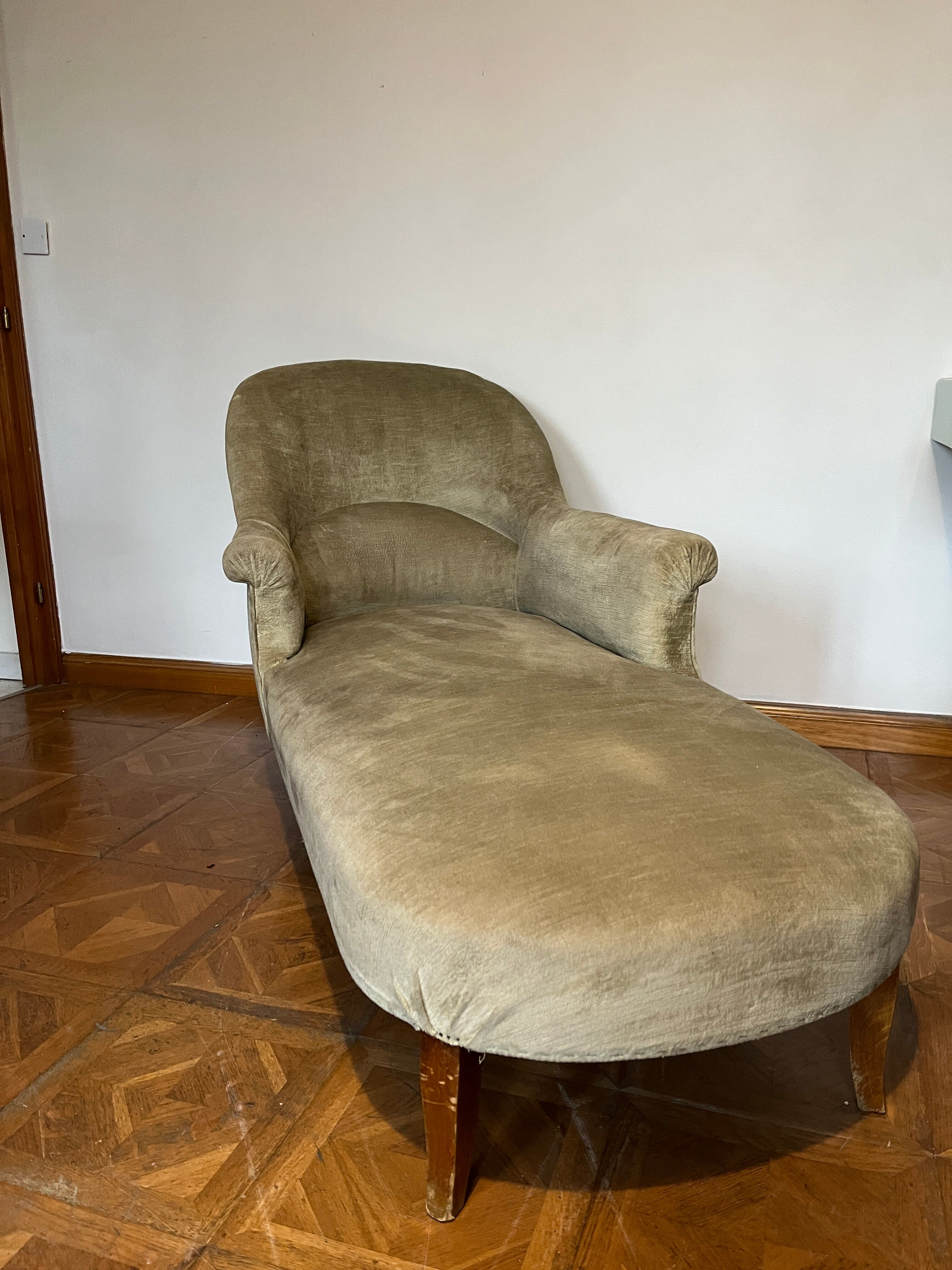 Old water-green meridian