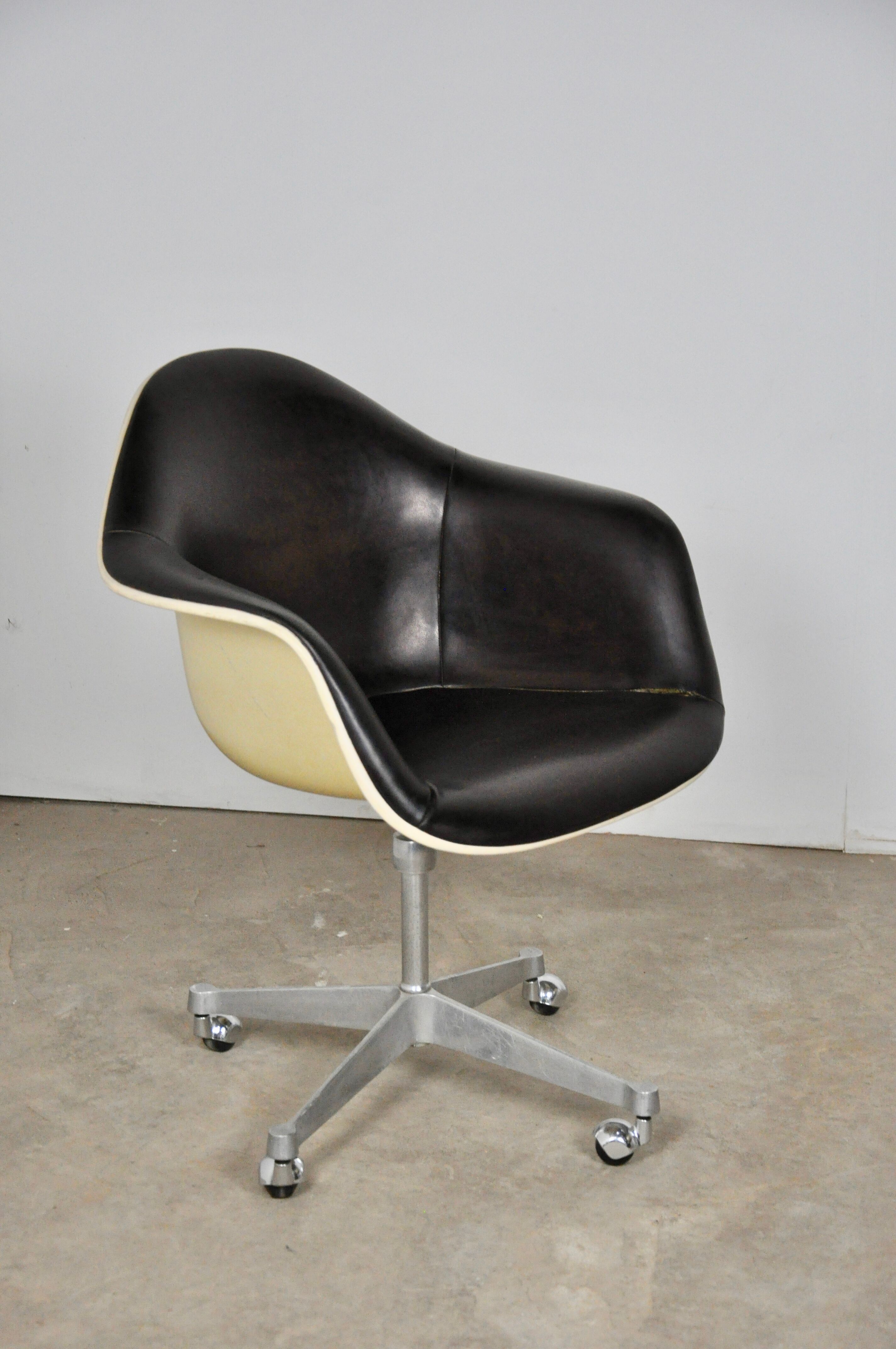 Paire de fauteuils par Charles Eames pour Herman Miller 1970