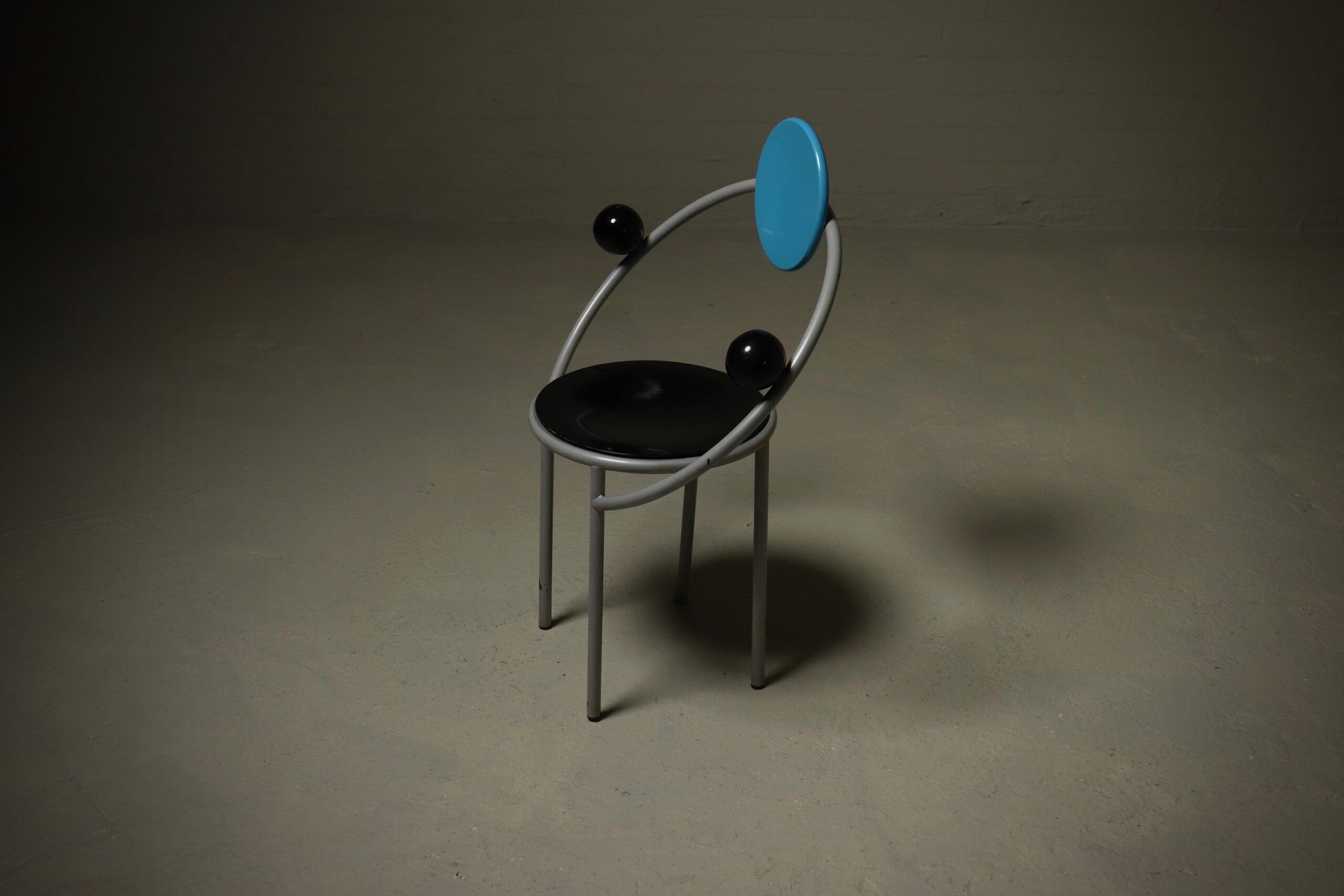 Première chaise par Michele De Lucchi pour Memphis Milano 1983