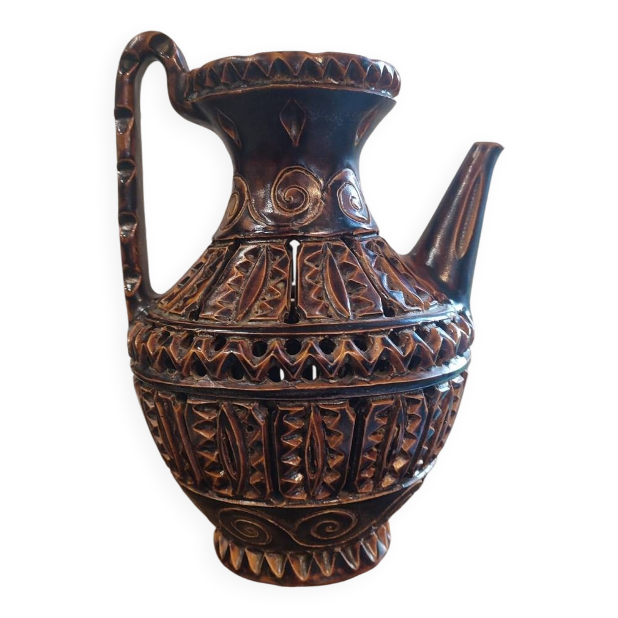 Bessone incised ceramics in Vallauris