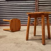 Lot de 3 chaises et 2 tabourets