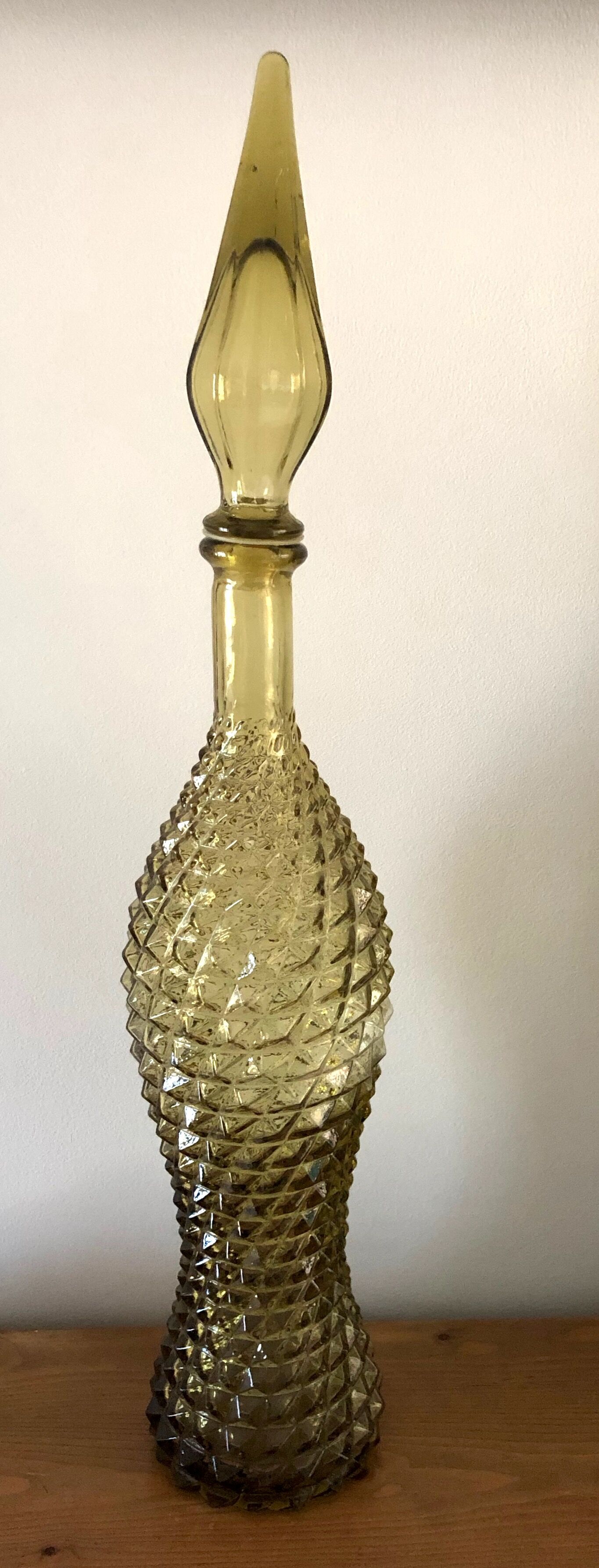 Lot of 2 Italian carafes in textured glass in yellow and blue, 1960