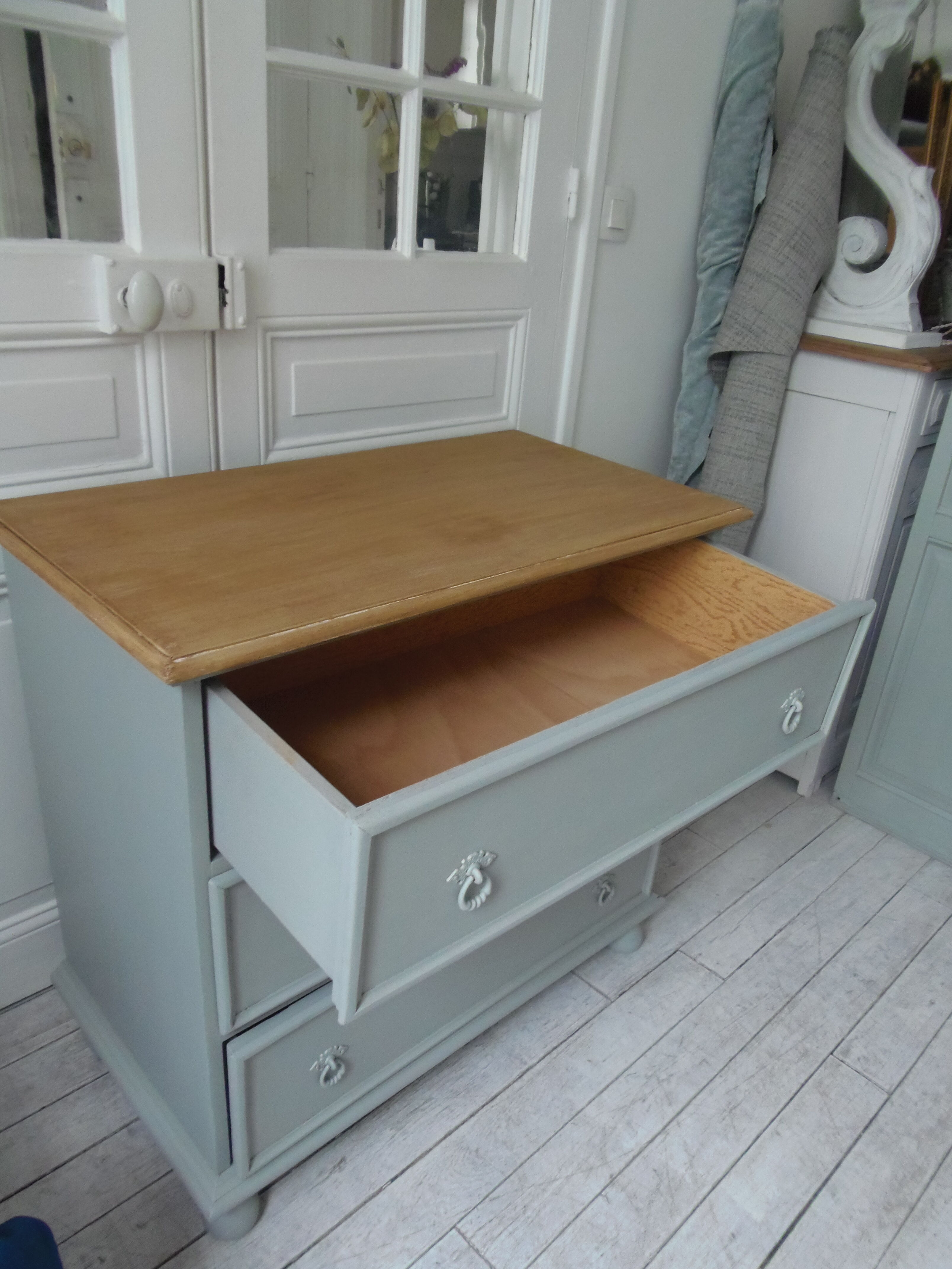 Chest of drawers 3 drawers green of gray, wooden top