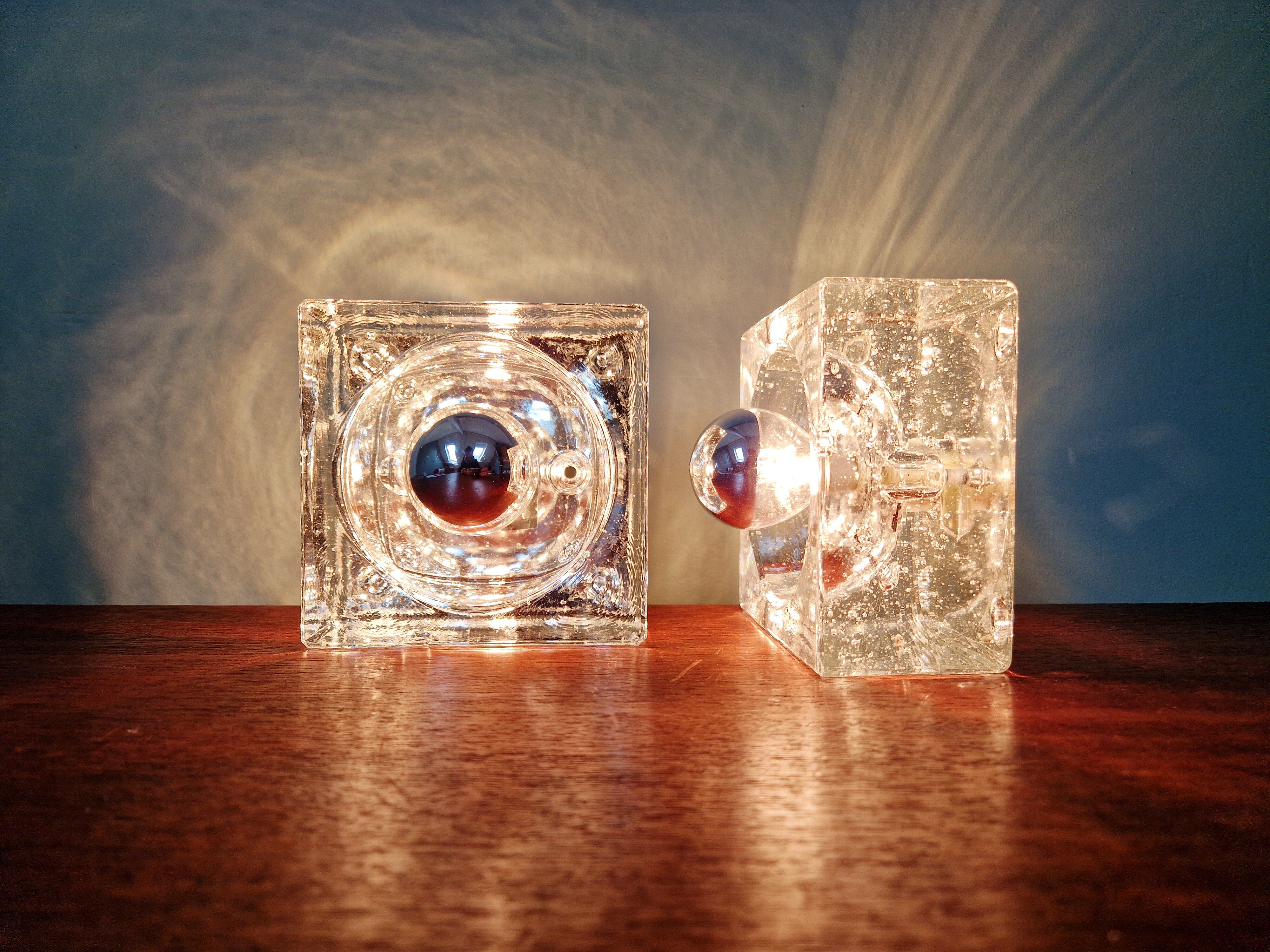 Pair of Ice Cube wall sconces in transparent bubbled glass, 1970s.