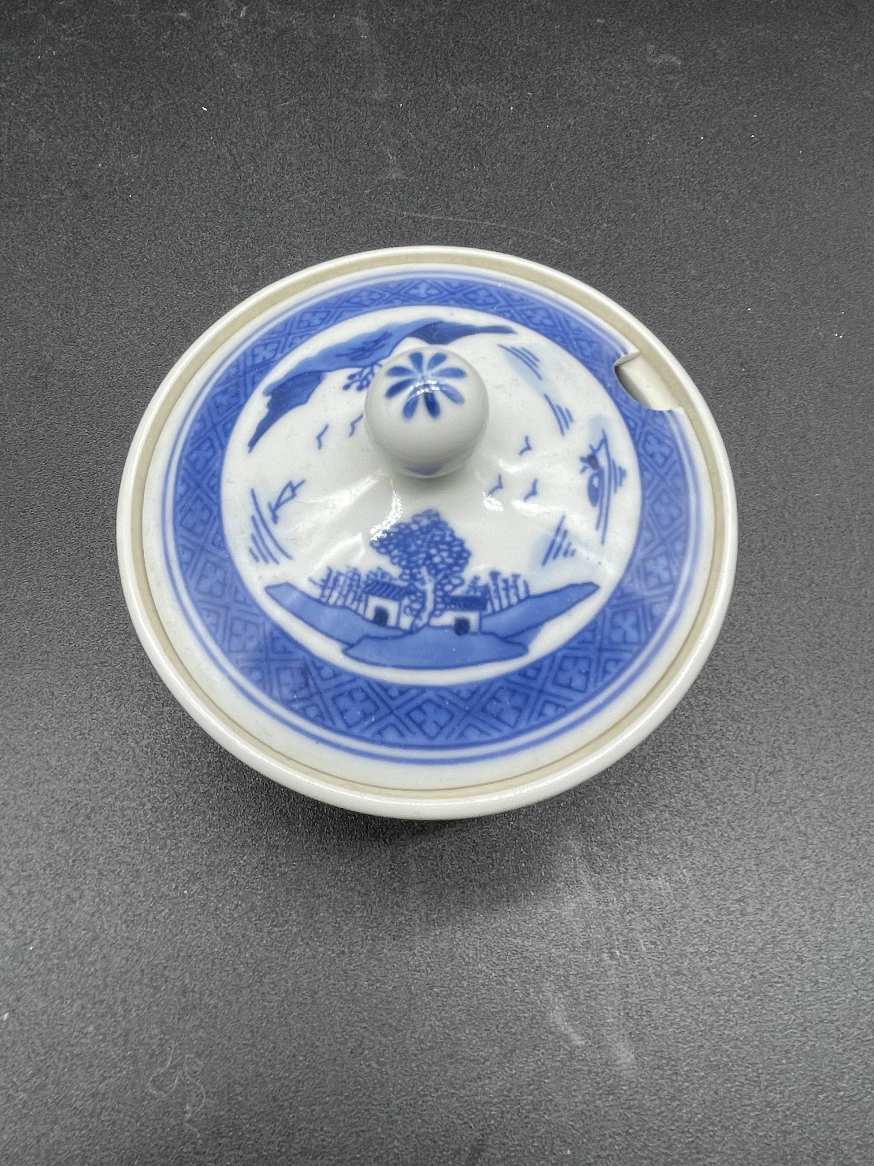 Elegant table set, Chinese porcelain, blue and white, condiments.