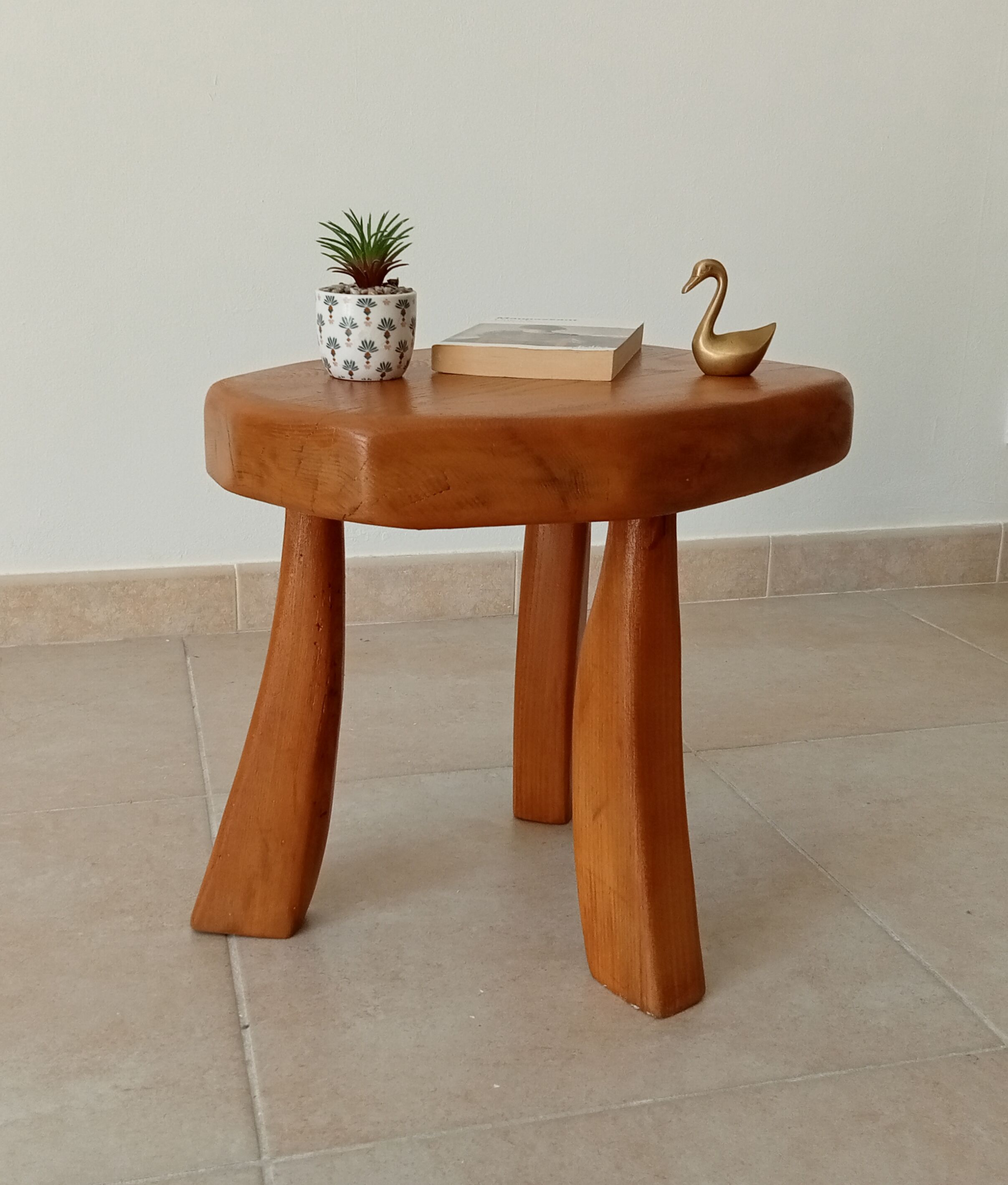Vintage tripod brutalist side table in solid oak