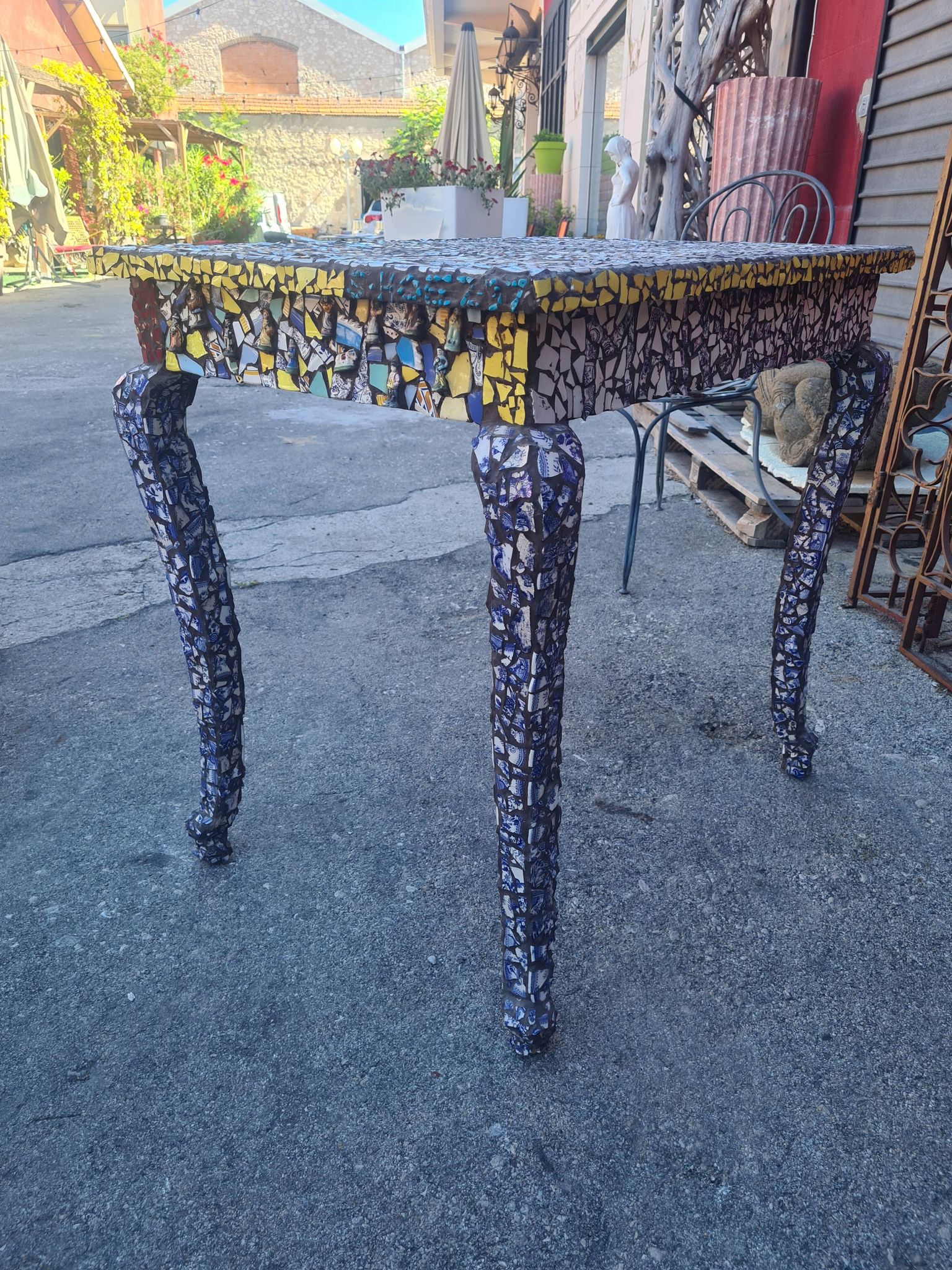 Table en mosaique picassiette