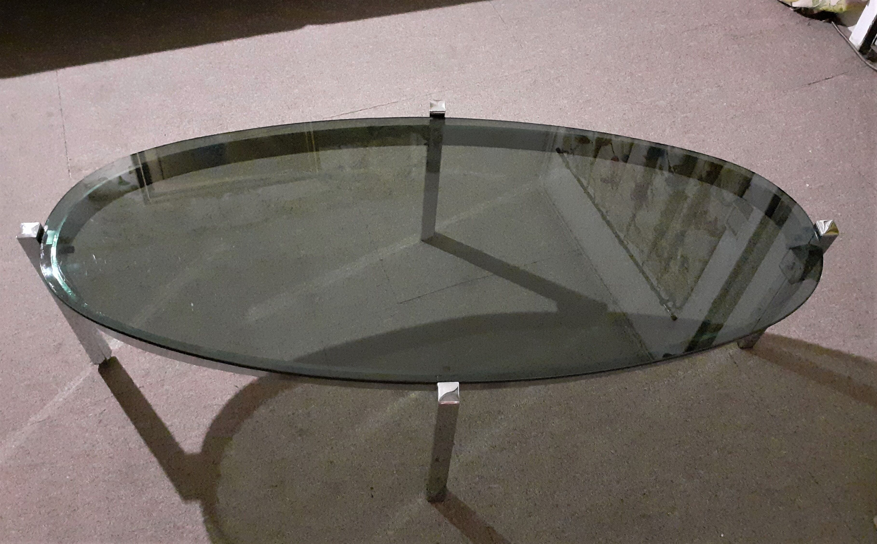 Oval coffee table