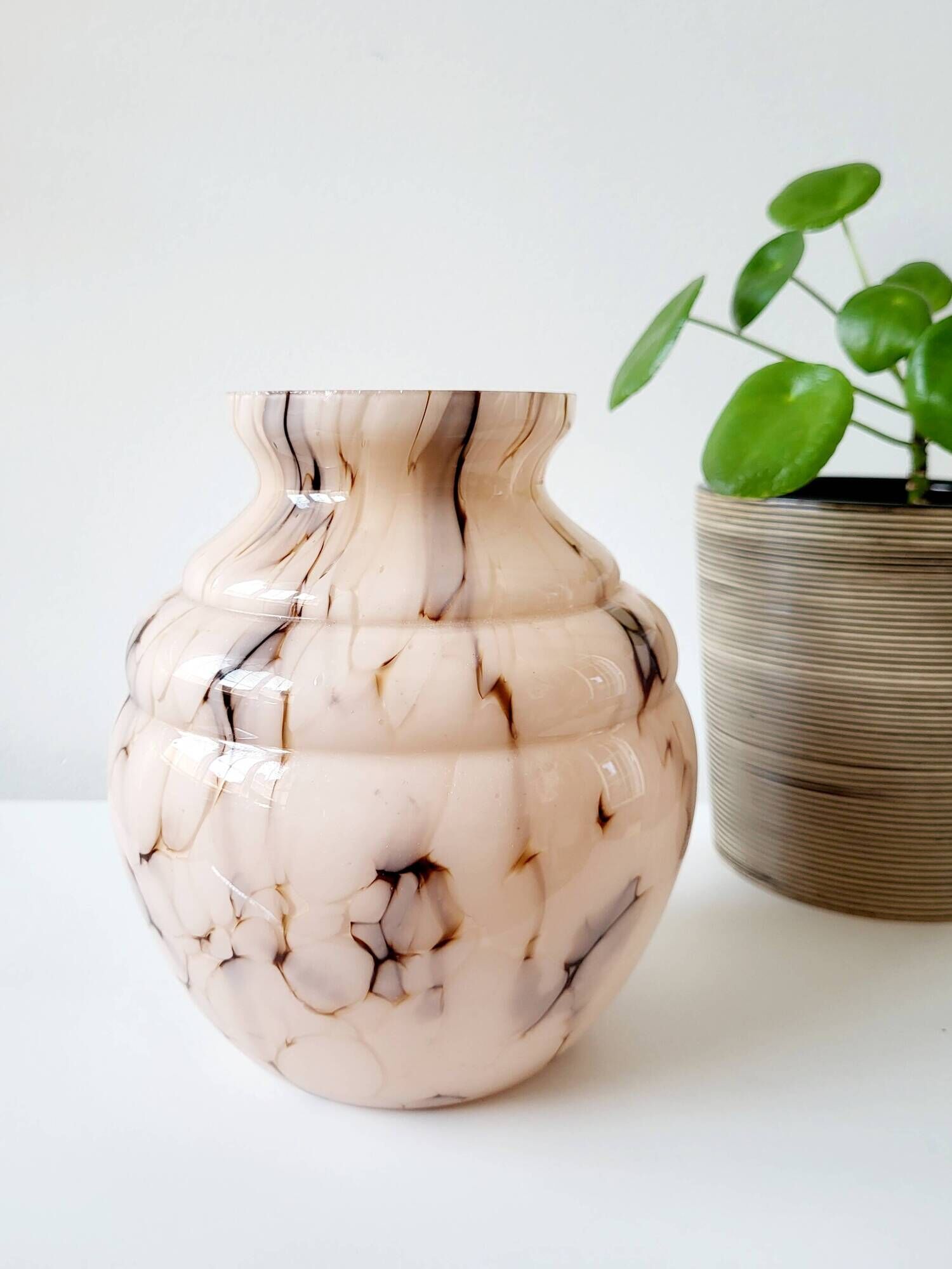 Art deco opaline glazen vaas, Verreries de Scailmont, Henri Heemskerk