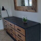 Furniture counter with graphite and wood drawers