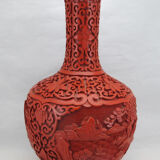 Vase chinois en laque rouge