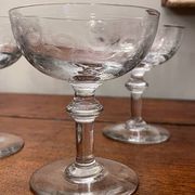 Lot de 3 coupes à champagne art déco gravées arabesque