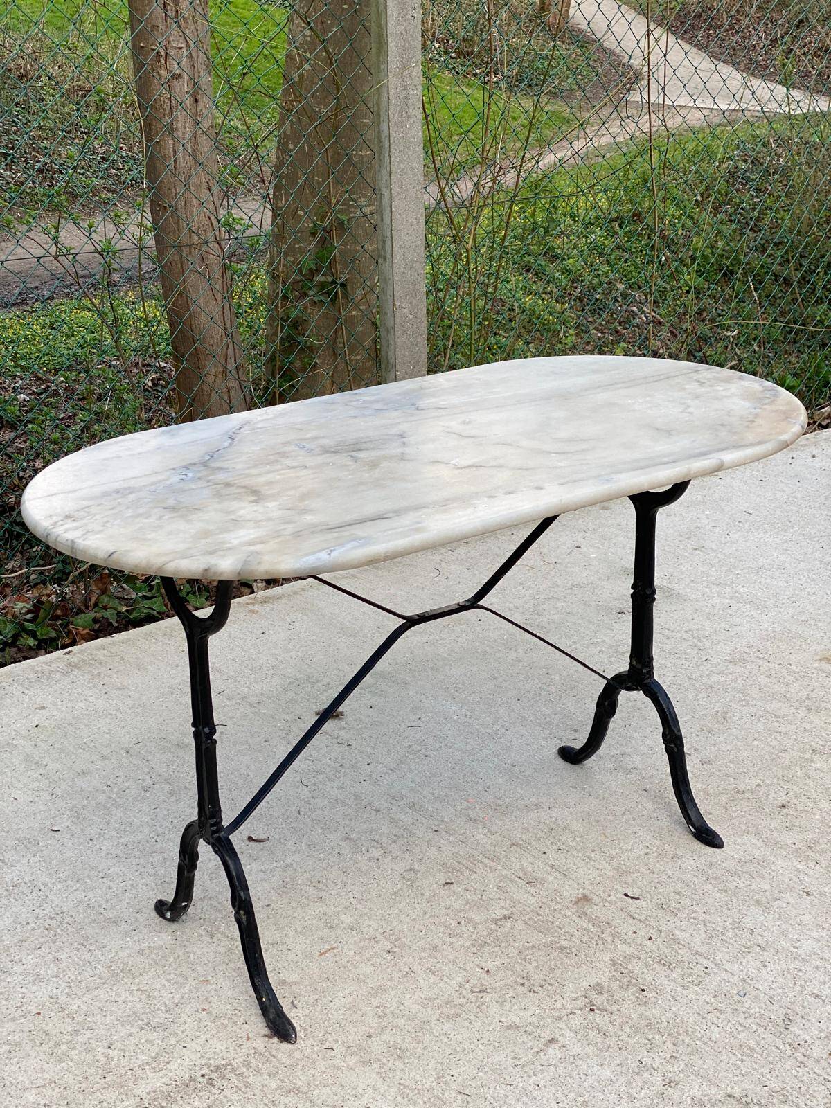 Table de bistrot marbre ovale et acier noir 4 couverts 120cm