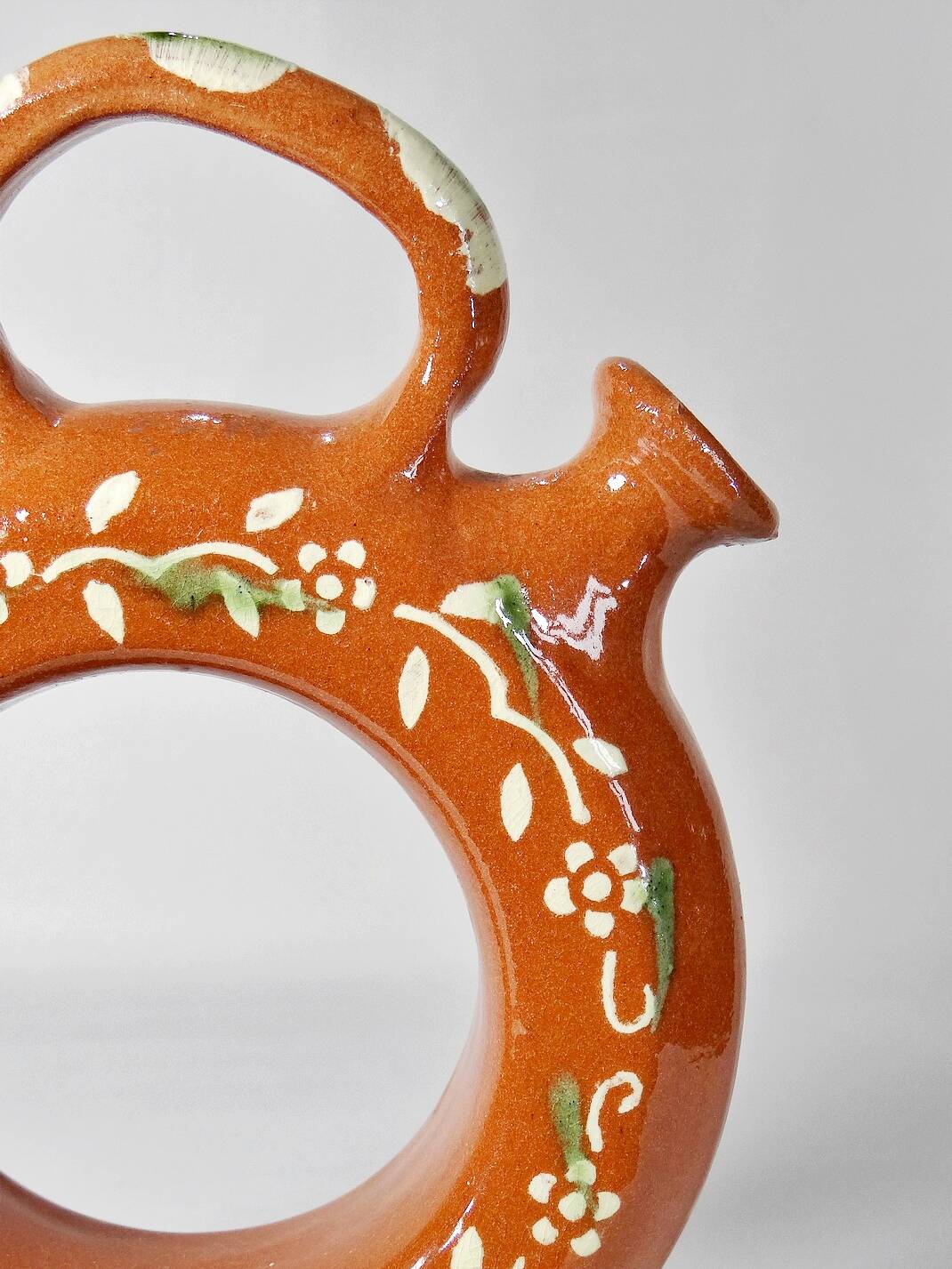 Circular glazed terracotta gargoulette