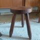 Tabouret tripode brutaliste