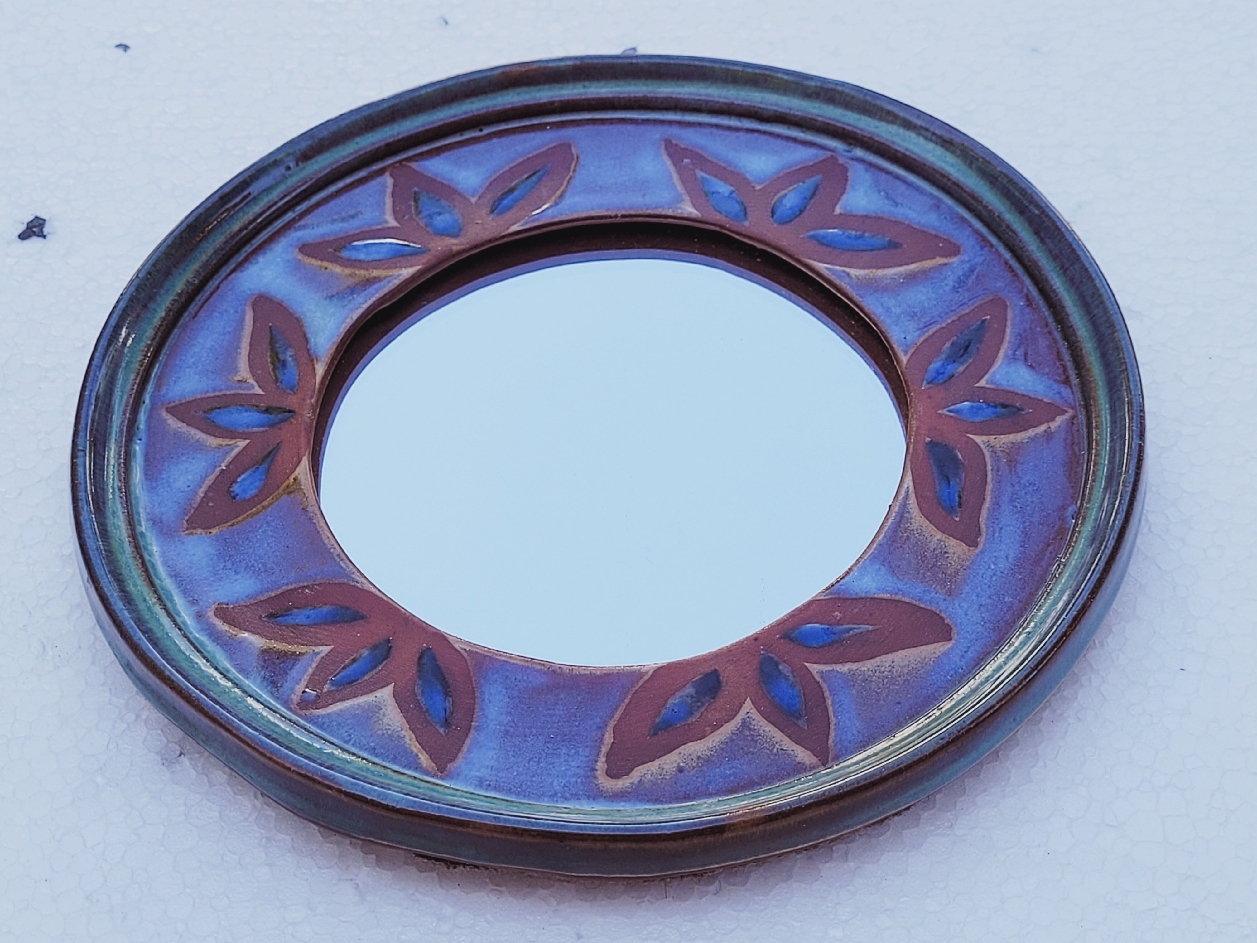 Vintage ceramic mirror dequeker