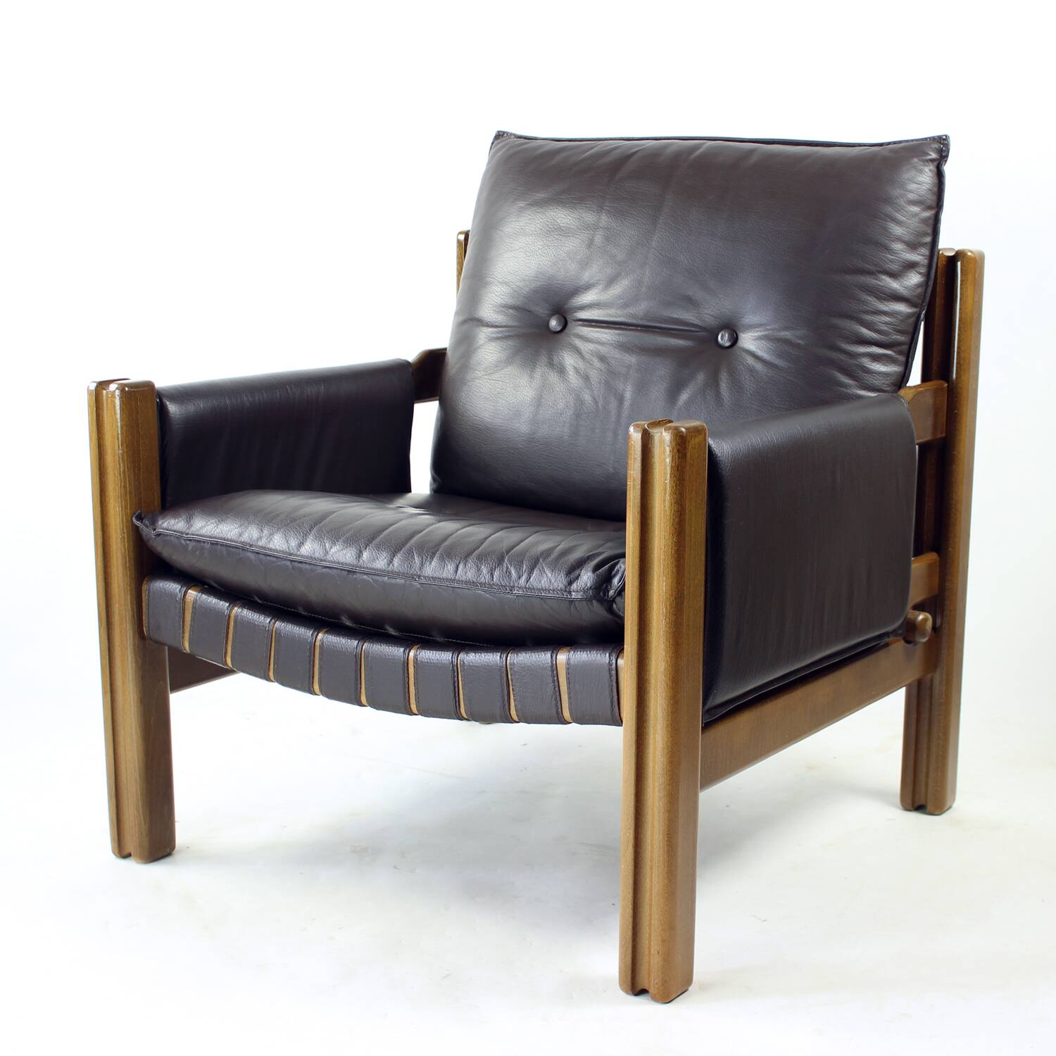 Lot de 2 chaises longues en cuir marron et noyer par Ton, Tchécoslovaquie
