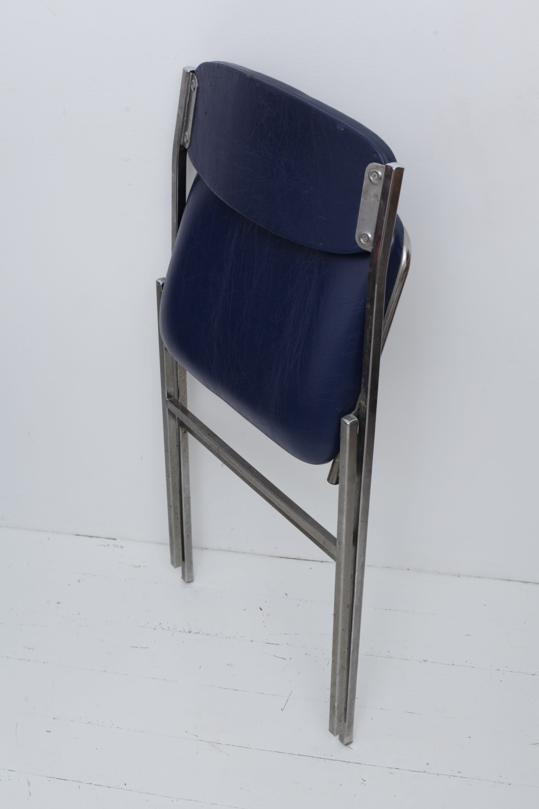 Folding blue skaï chair - chrome legs