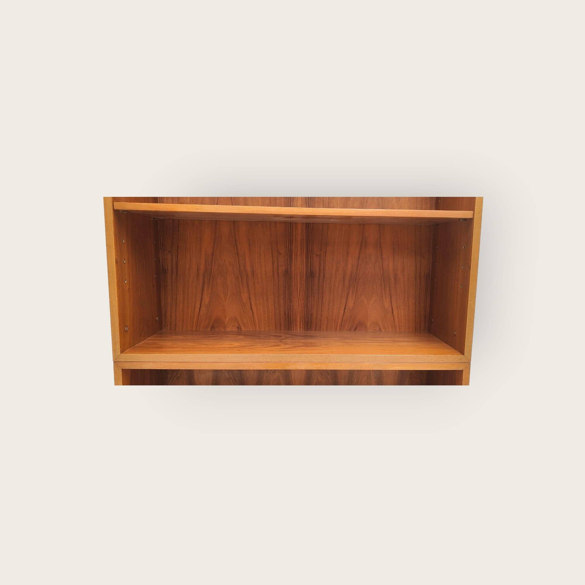 Bibliothèque du milieu du siècle