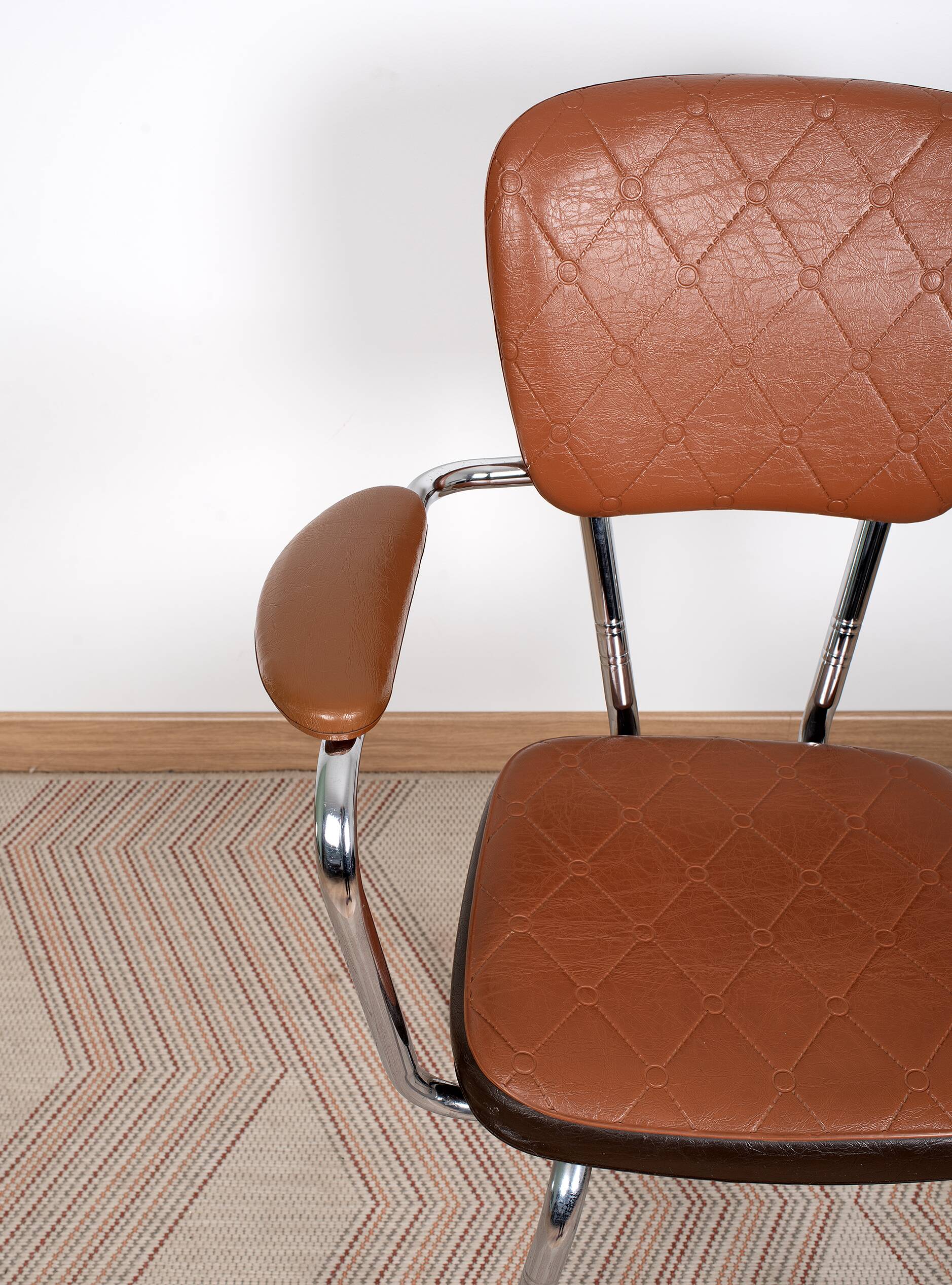 Chaise vintage chromé, marque l’auvergnate