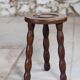 Tabouret tripode en bois tourné dans le goût de Charles Dudouyt, 1950