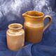 Duo de pots pichets en grès marron irisés, estampillé Digoin