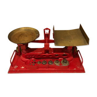 Vintage red kitchen scale