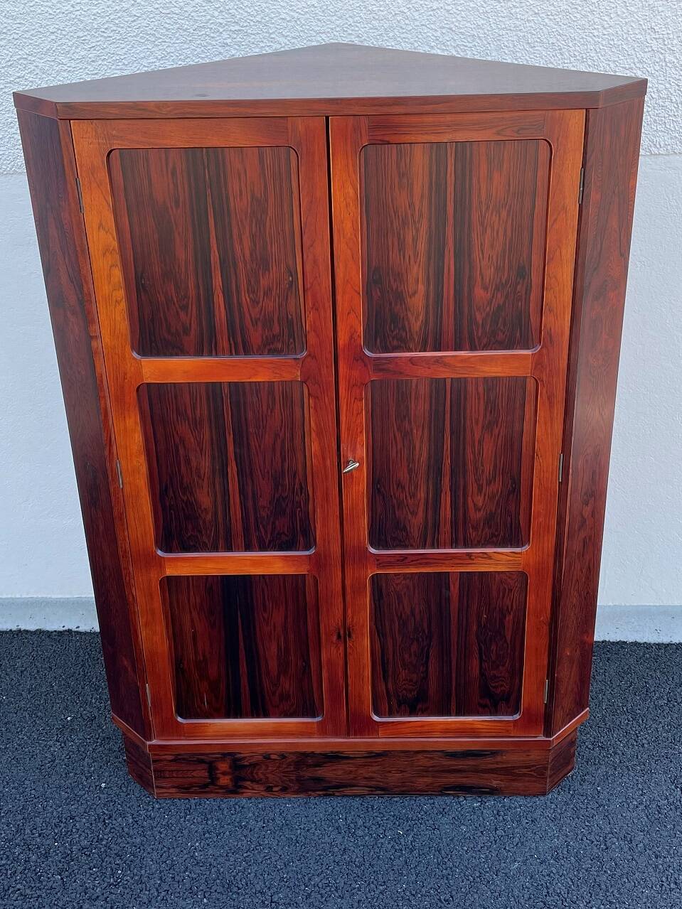 Vintage Scandinavian Wahl Iversen corner cabinet in Rio rosewood 1960