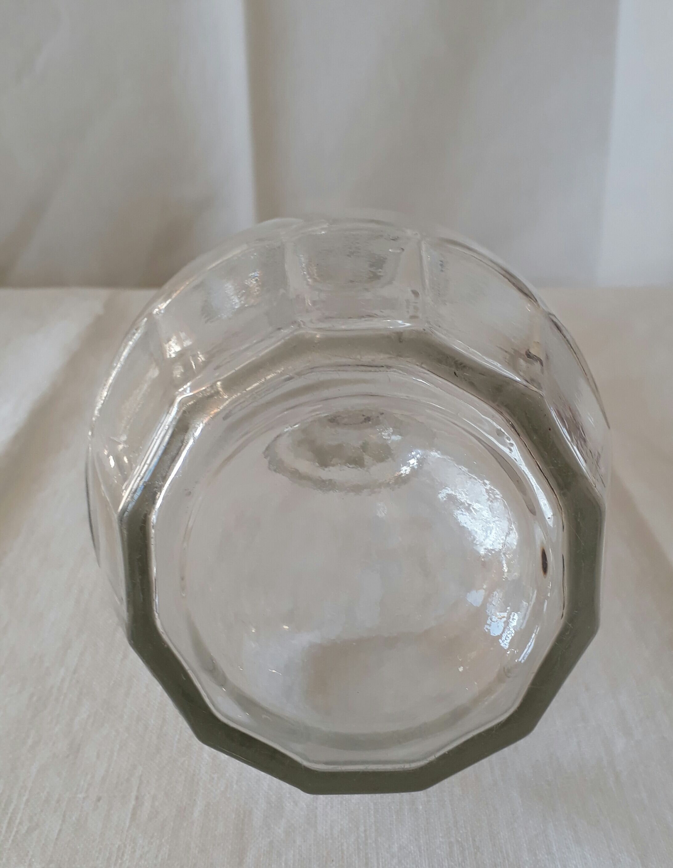 Moulded glass carafe