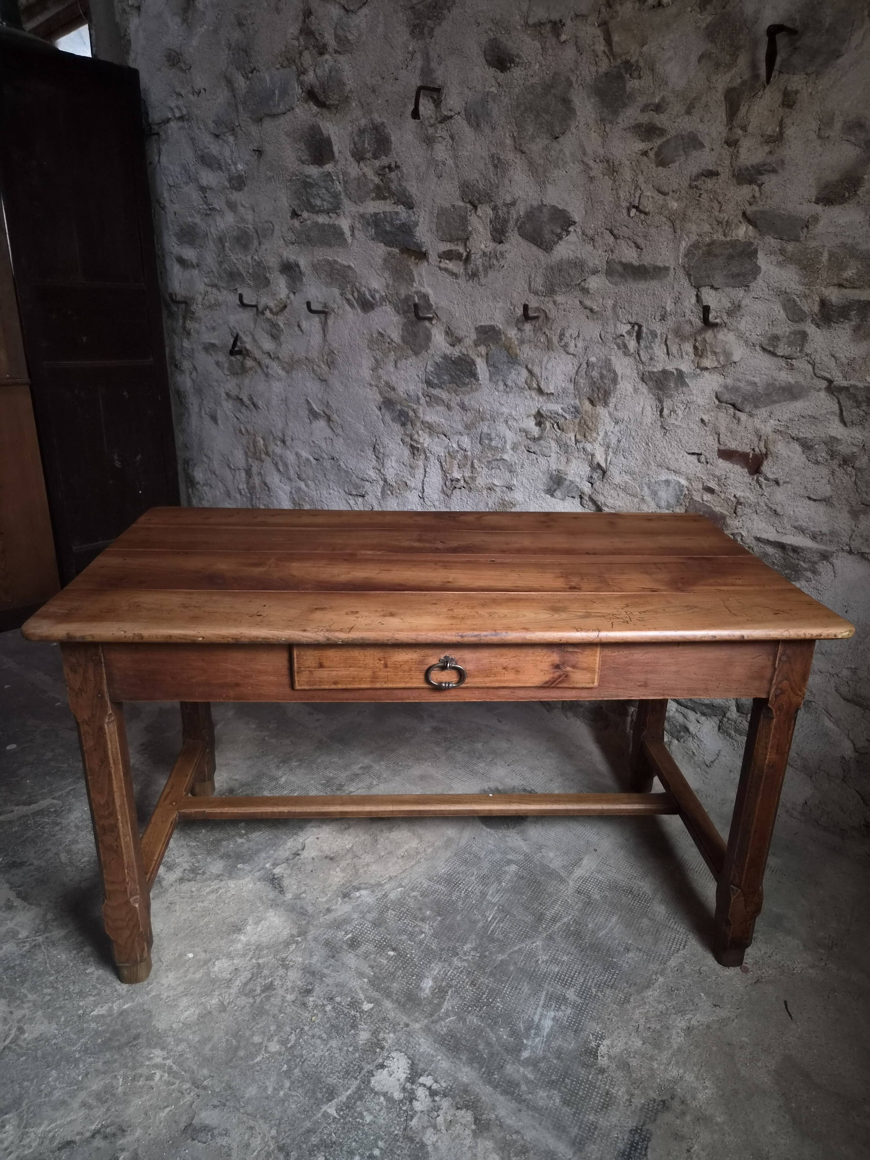 Old farmhouse table in French cherry wood | Auvergne | Circa 1750–1800