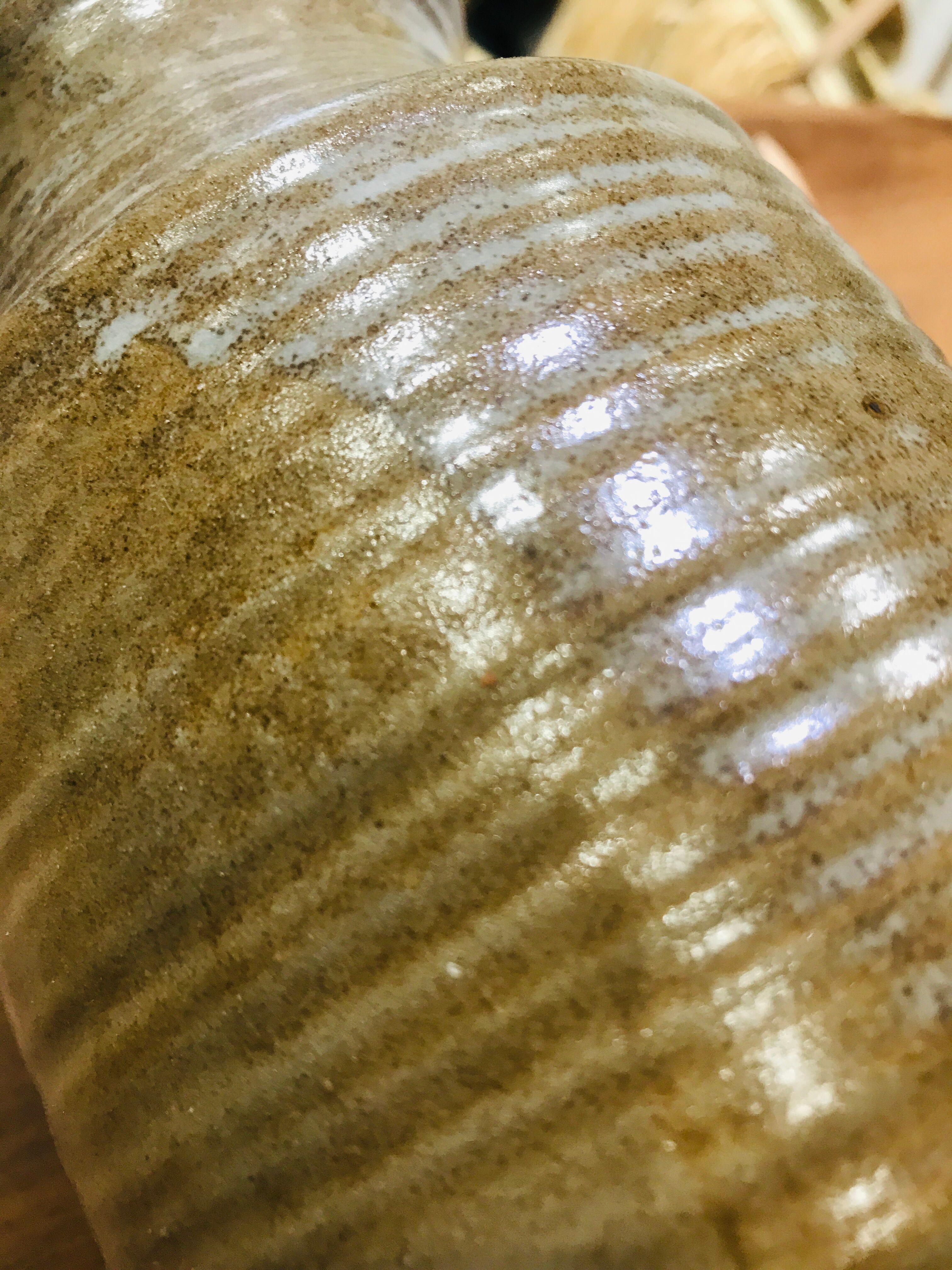 Ceramic stoneware pot with pliers