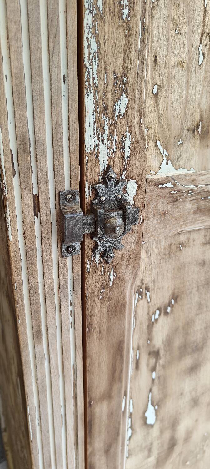 Parisian bonnetière wardrobe