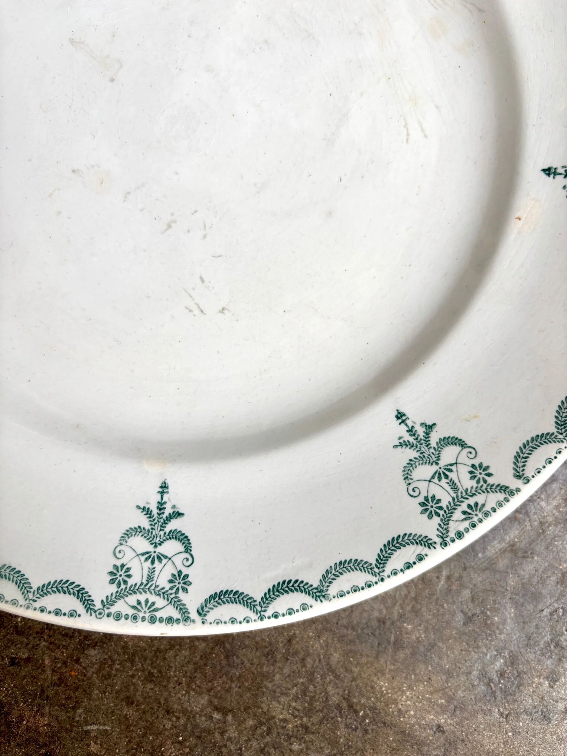 Round dish Moulin des Loups & Hamage in green ironstone