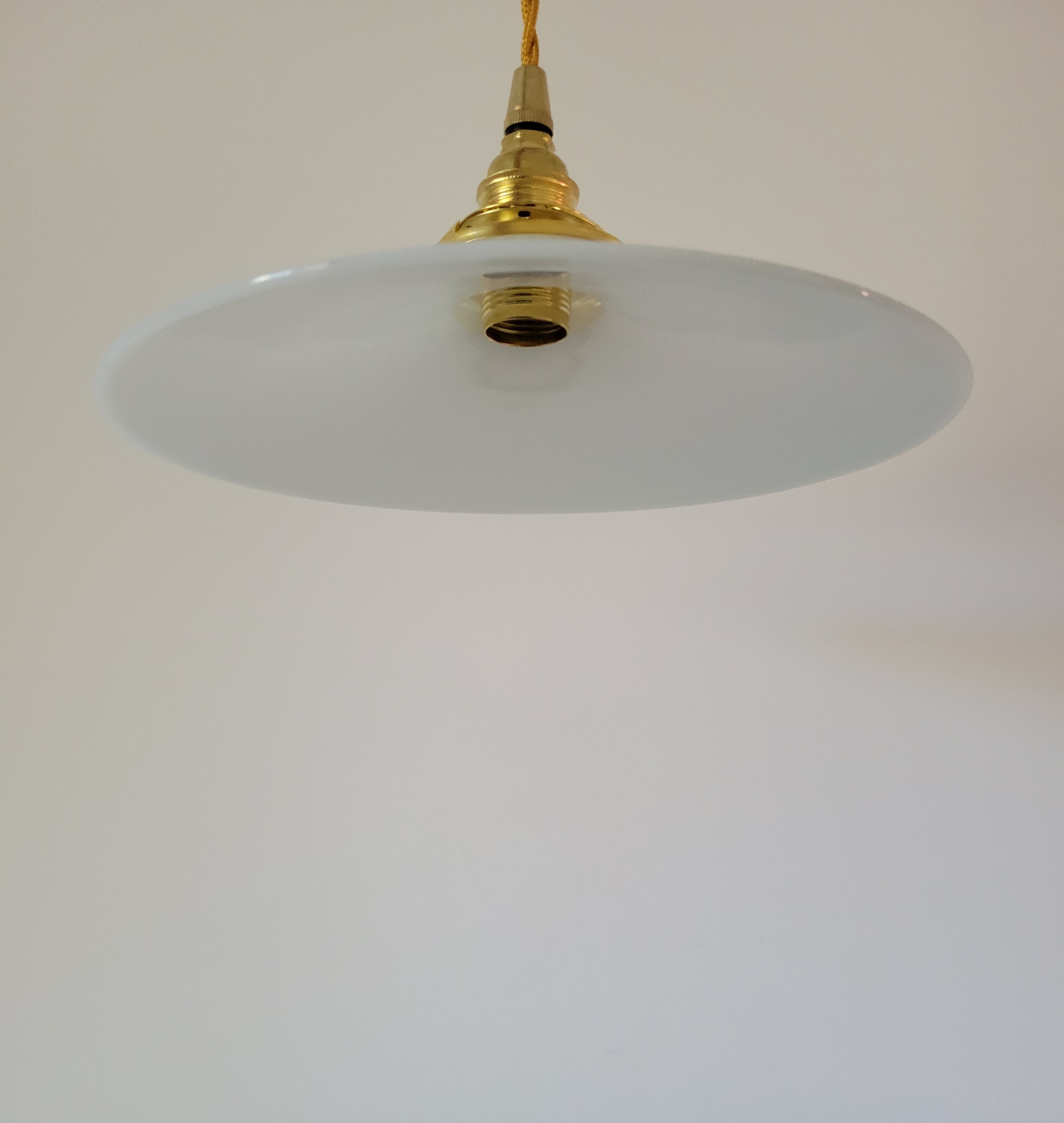 White opaline suspension