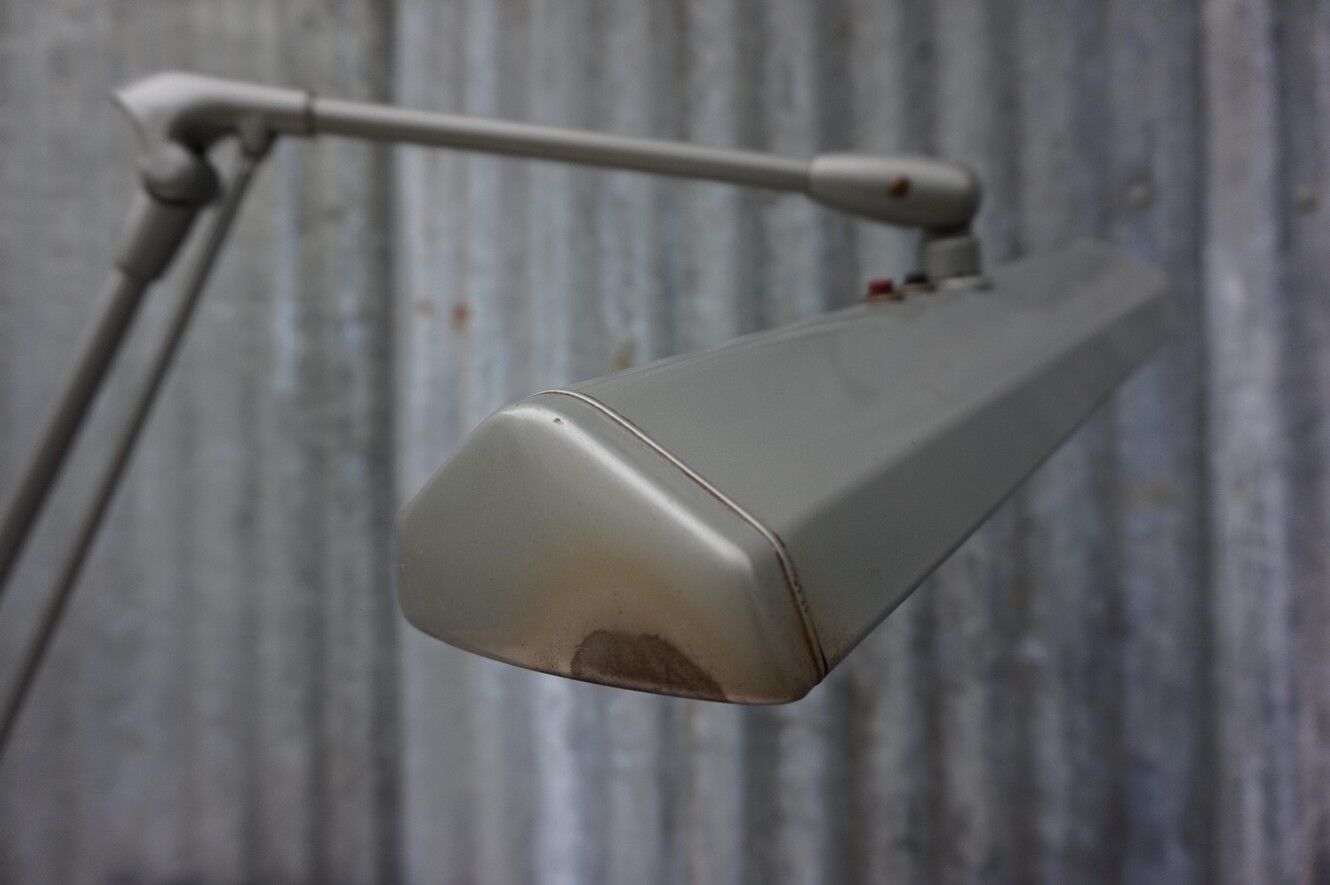 Floating industrial dazor desk lamp