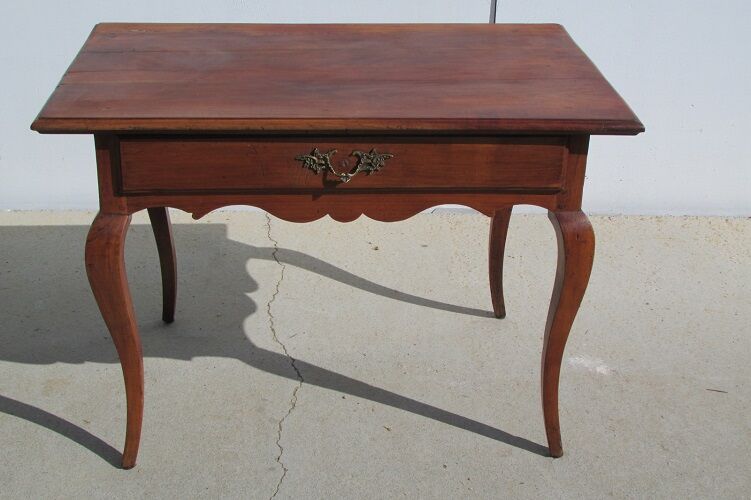 Writing table Louis XV , era Restoration, in cherry