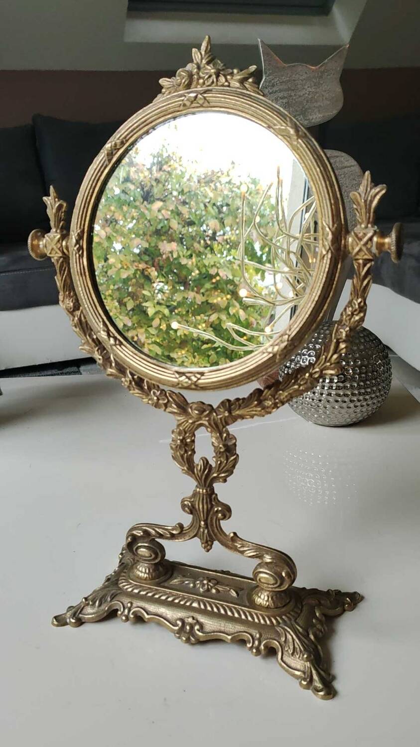 Large round psyche/tilting table mirror, louis xvi/baroque style, in polished patinated brass. 35 x 22 cm