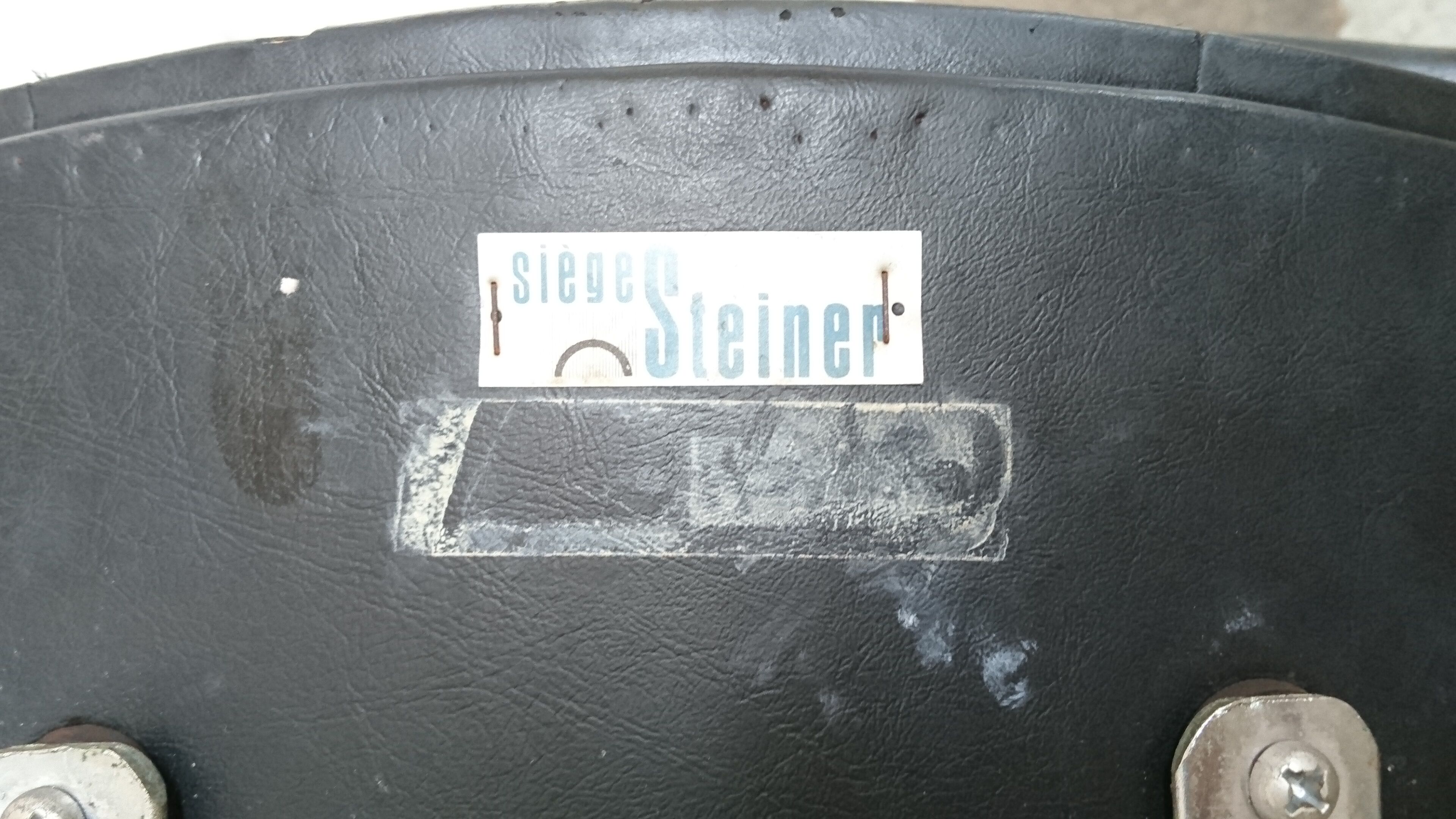 Chaises "rugby" par Gilbert Steiner