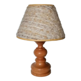 Turned wood lamp with free lampshade