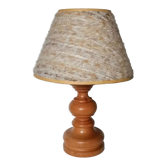Turned wood lamp with free lampshade