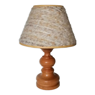 Turned wood lamp with free lampshade