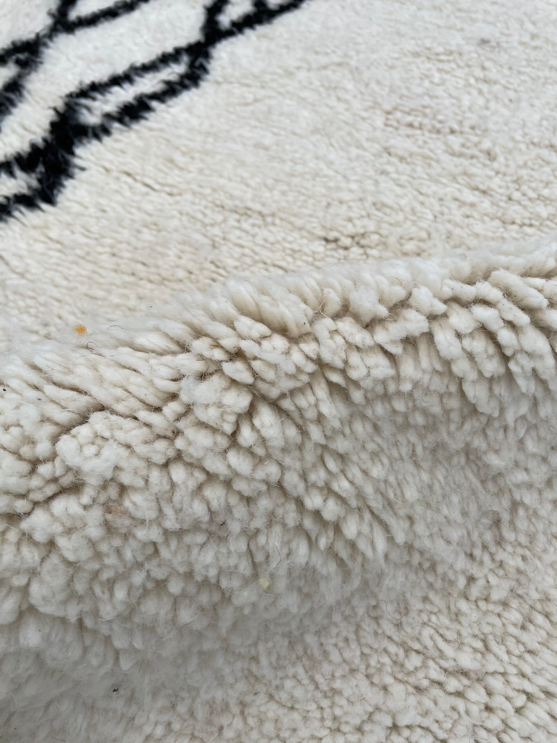 Modern Moroccan berber carpet Beni ouarain 200×320 cm