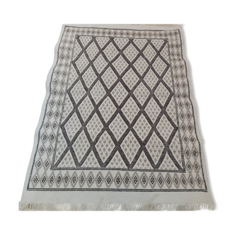 Tapis blanc et gris traditionnel fait main 178x125cm