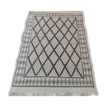 Tapis blanc et gris traditionnel fait main 178x125cm