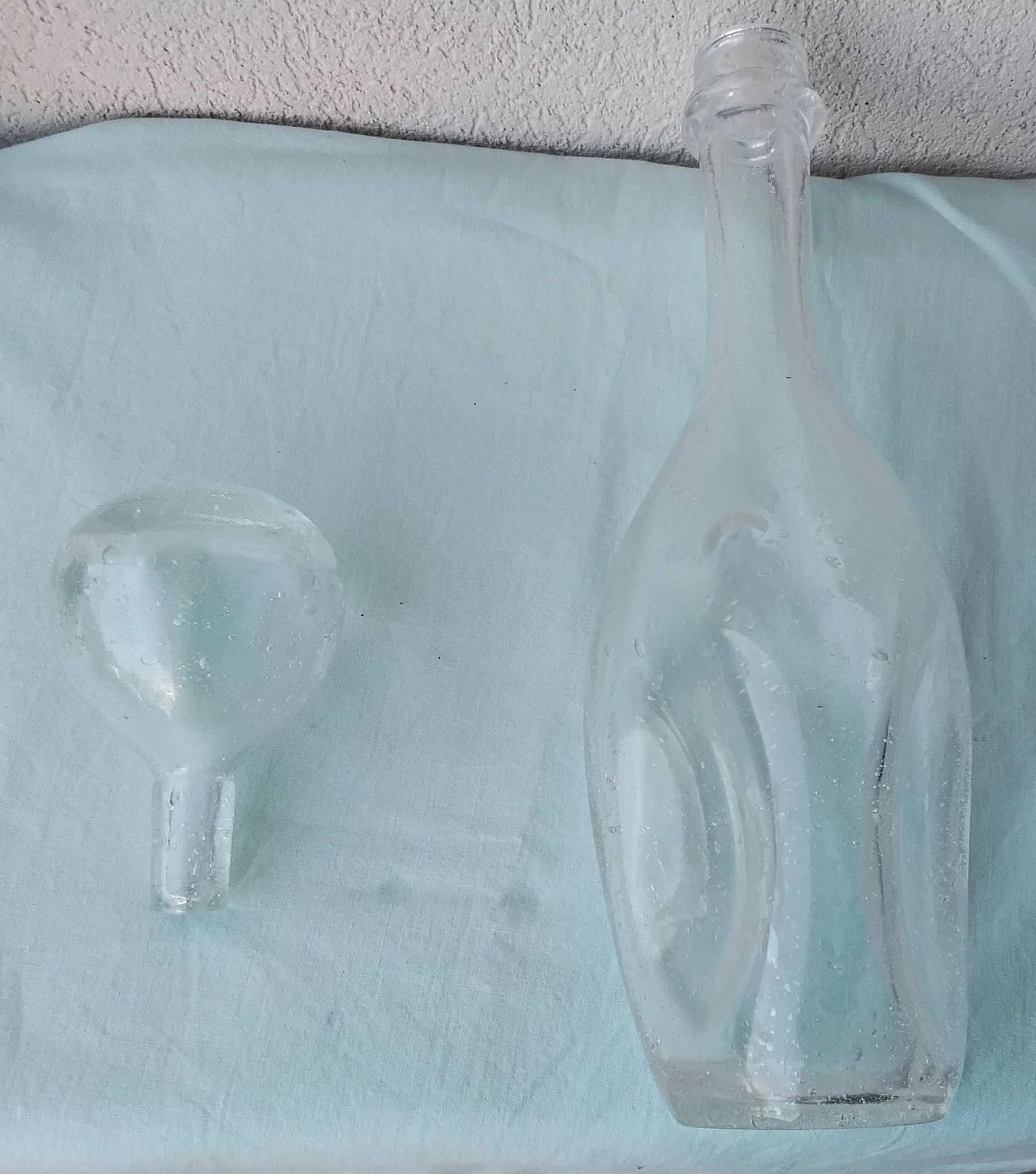Bubble glass carafe