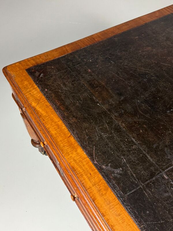 Bureau d'écriture anglais, bureau partenaire, 19e siècle.