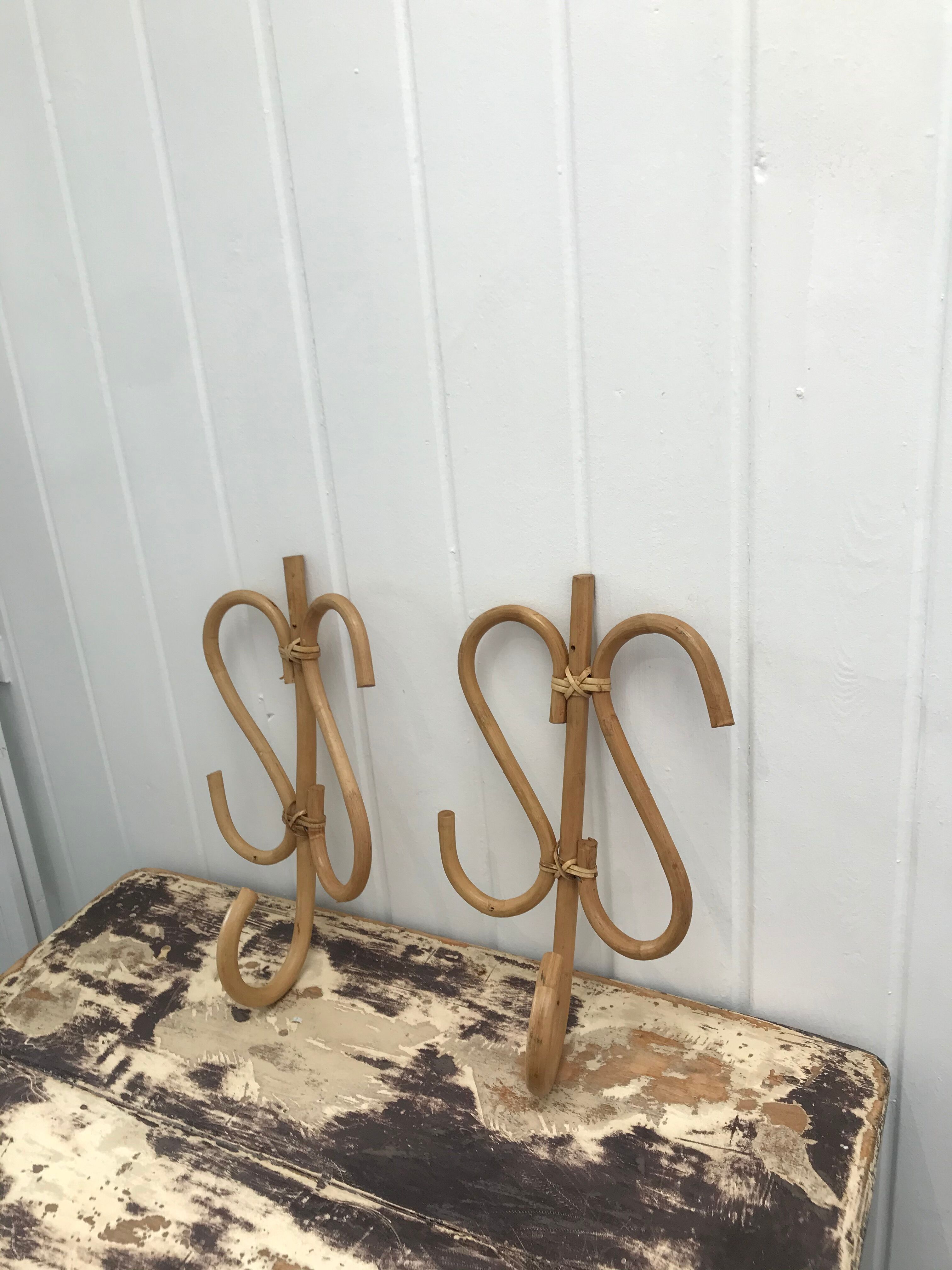 Lot two hooks in rattan bamboo