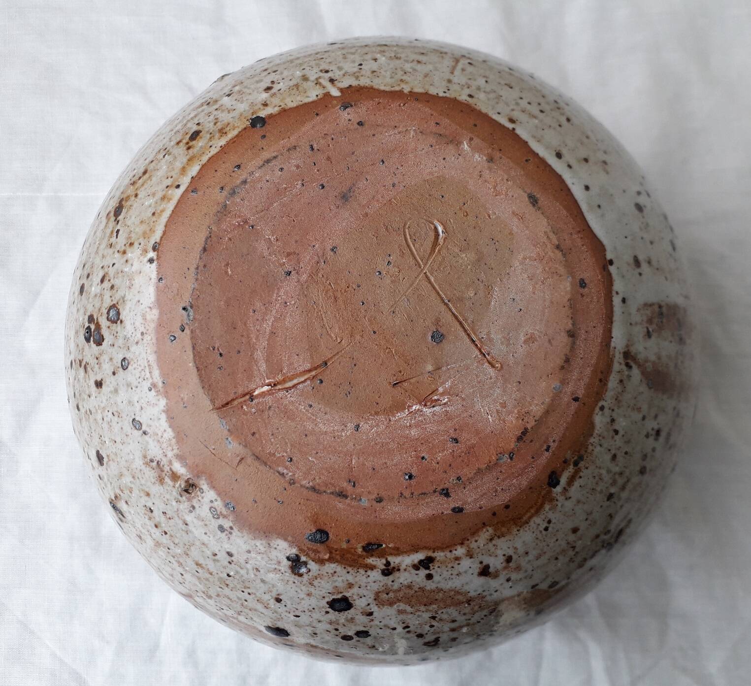 Stoneware salad bowl