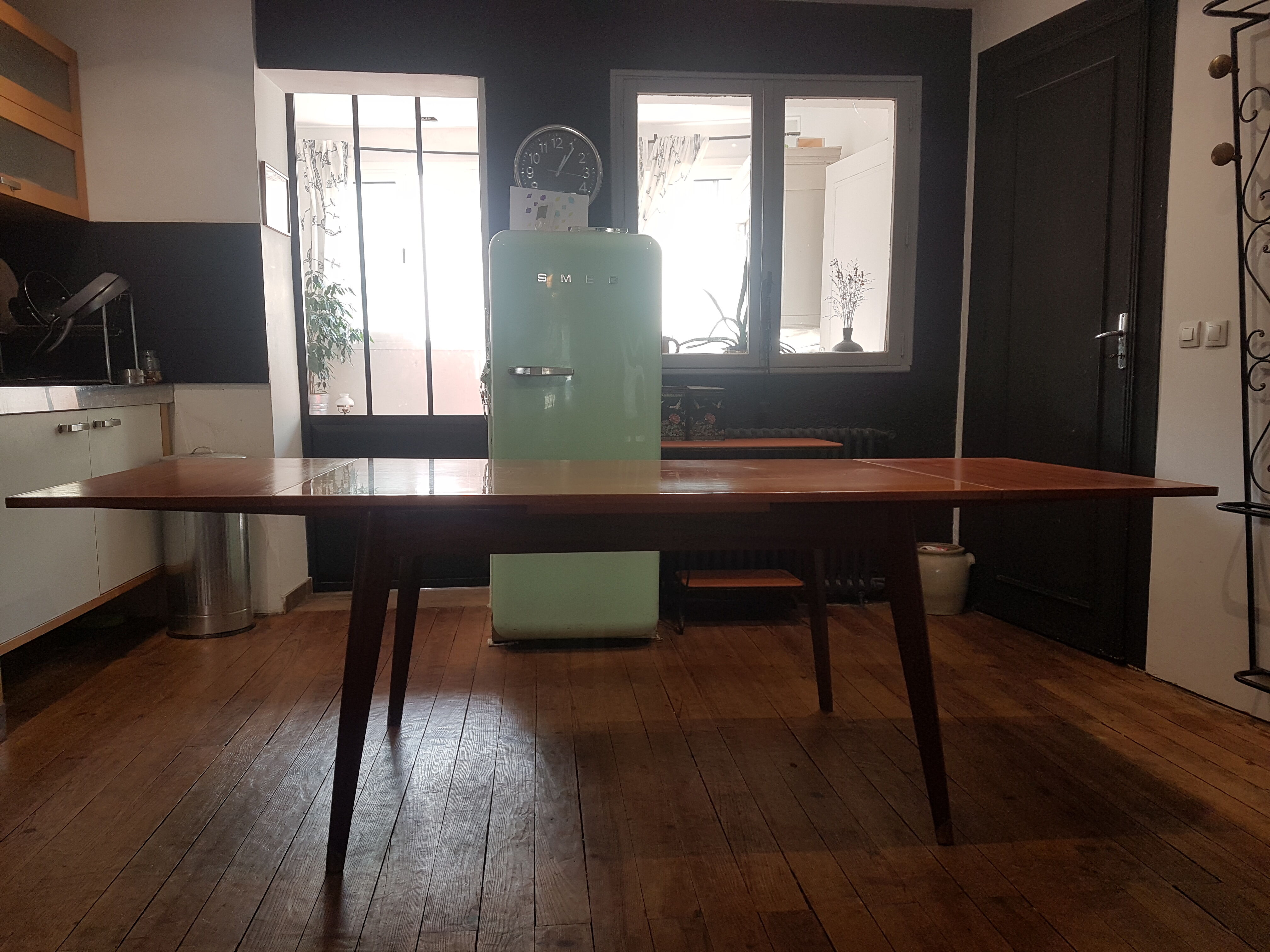 Table with extensions compass legs
