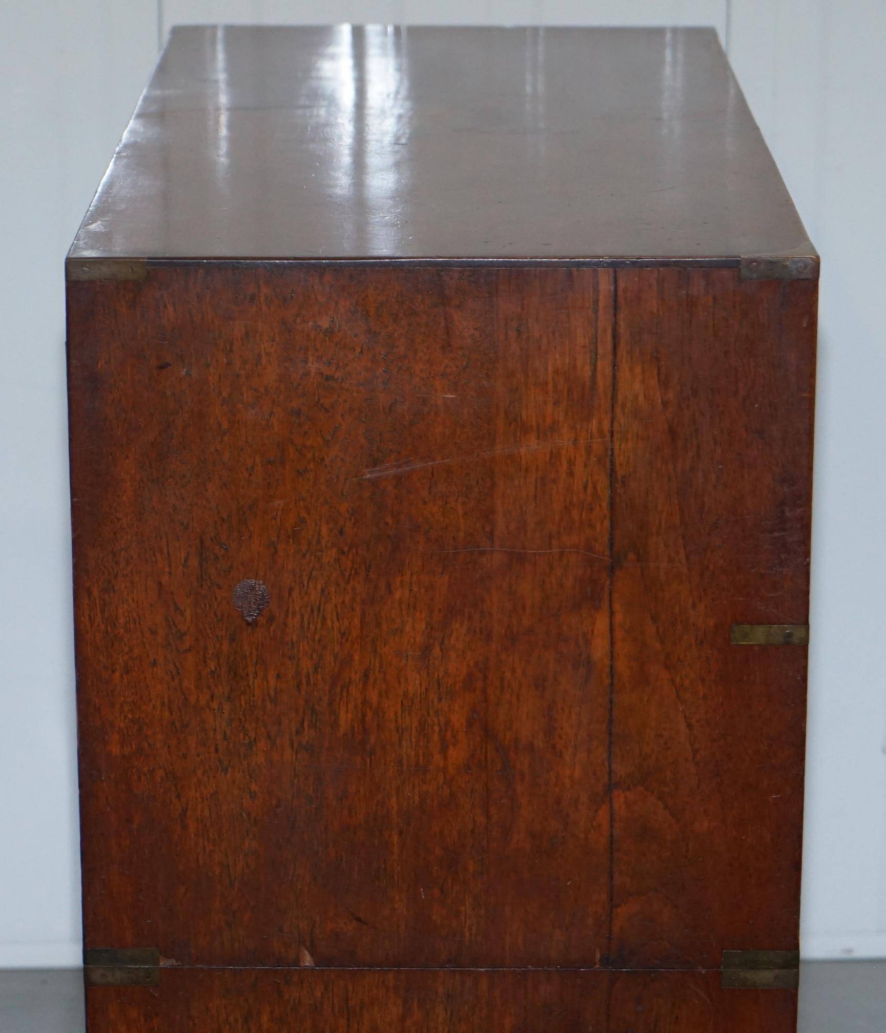 Commode de campagne estampillée Army & Navy C.S.L avec bureau rabattable